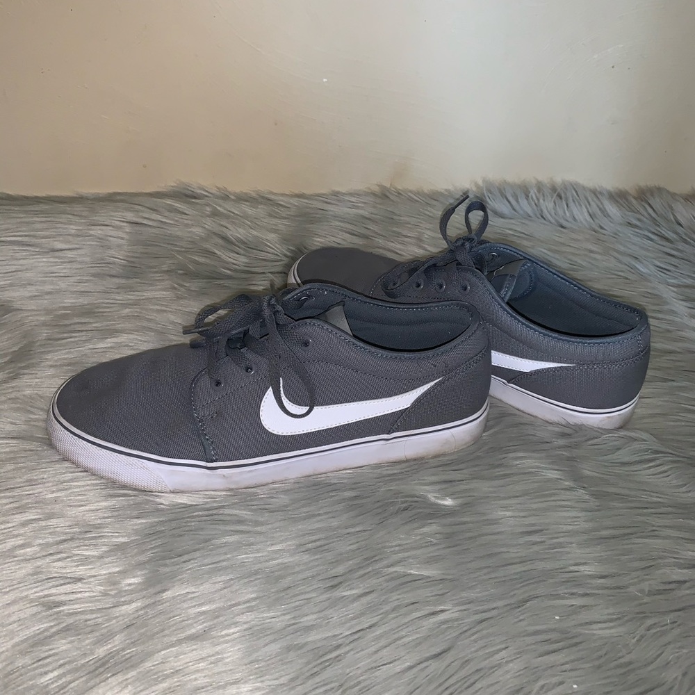 Nike low cut shoes